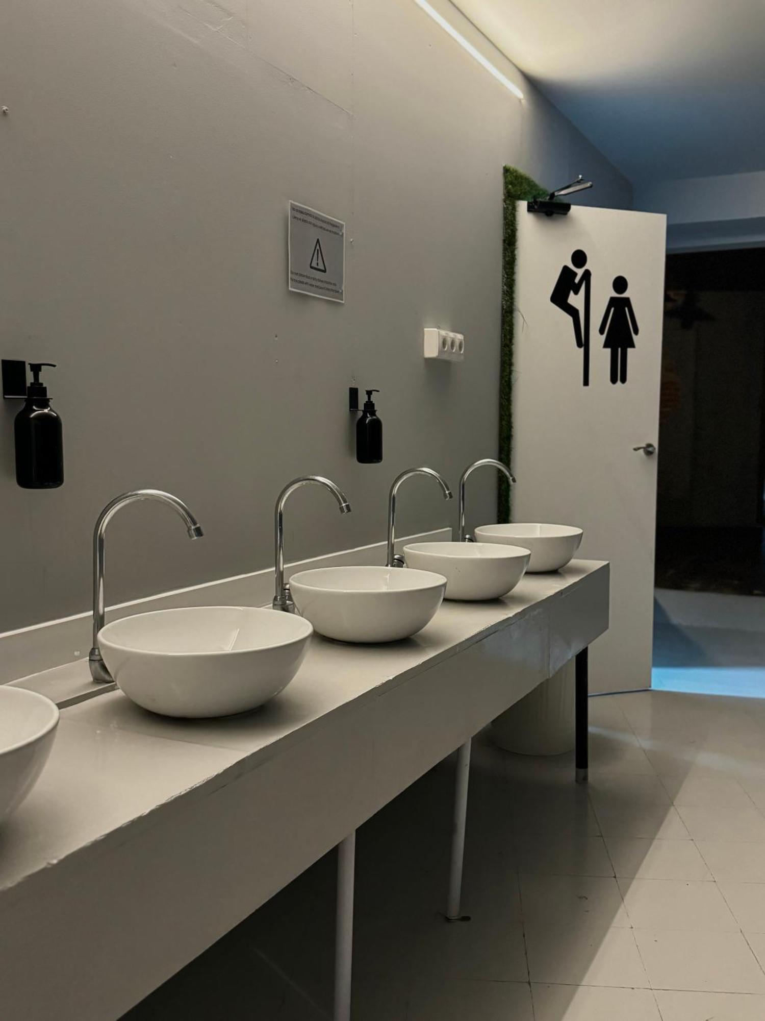 Naap Hotel Валенсия Екстериор снимка