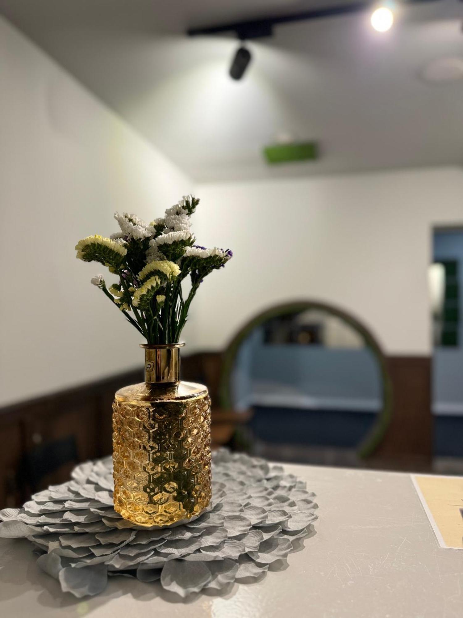Naap Hotel Валенсия Екстериор снимка